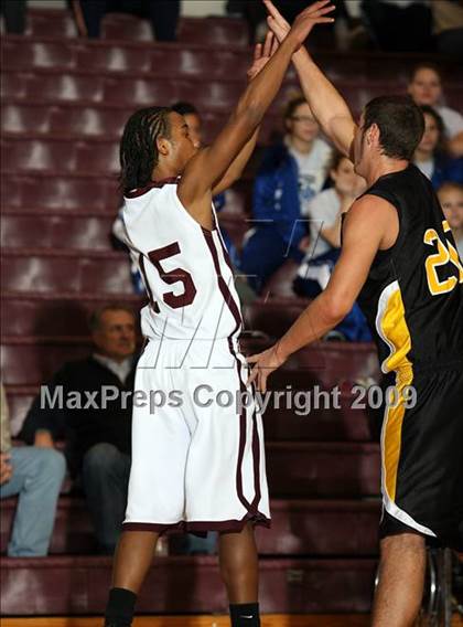 Thumbnail 1 in Sherman vs Forney (Sherman Holiday Tournament) photogallery.