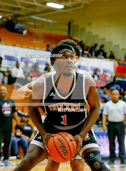 Thumbnail 2 in Churchland vs Pasquotank County (Robert L. Vaughan Border Clash Basketball Invitational) photogallery.