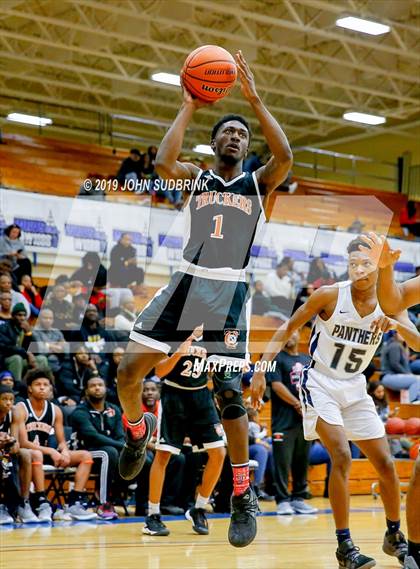 Thumbnail 2 in Churchland vs Pasquotank County (Robert L. Vaughan Border Clash Basketball Invitational) photogallery.
