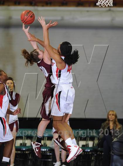 Thumbnail 2 in Regis Jesuit vs. Horizon (CHSAA 5A Girls Great 8) photogallery.