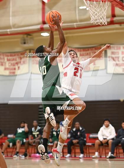 Thumbnail 2 in Murrieta Valley vs. Eisenhower (Artesia Hoopsgiving Tournament) photogallery.