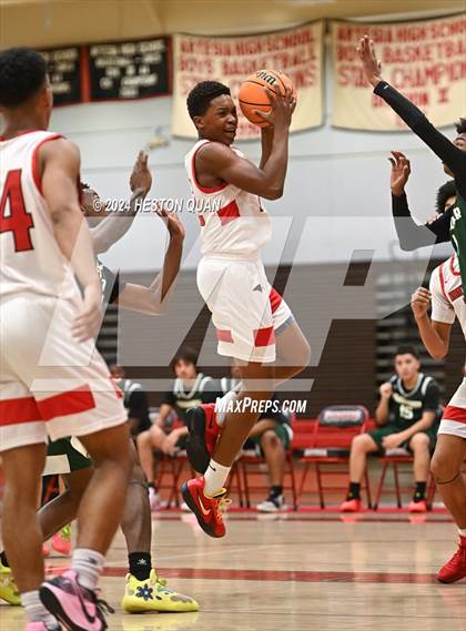 Thumbnail 1 in Murrieta Valley vs. Eisenhower (Artesia Hoopsgiving Tournament) photogallery.