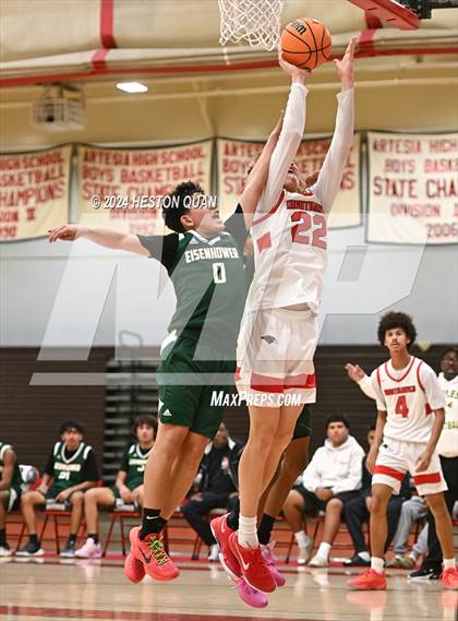Thumbnail 3 in Murrieta Valley vs. Eisenhower (Artesia Hoopsgiving Tournament) photogallery.