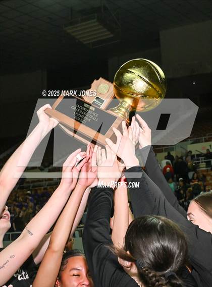 Thumbnail 3 in Gilbert vs. Hamilton (AIA 6A Final - Awards) photogallery.