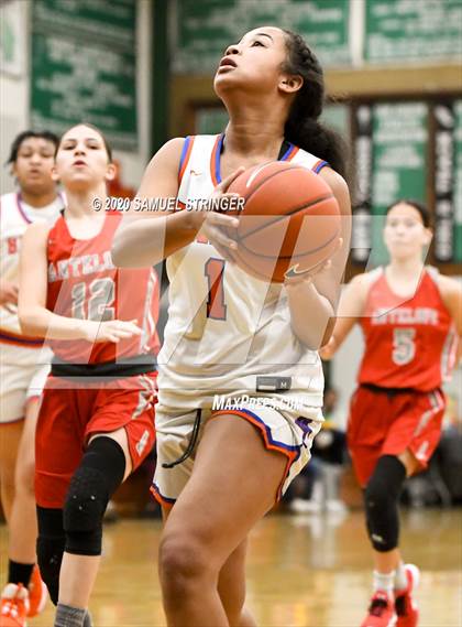 Thumbnail 2 in Antelope vs. Benson Tech (MLK Showcase) photogallery.