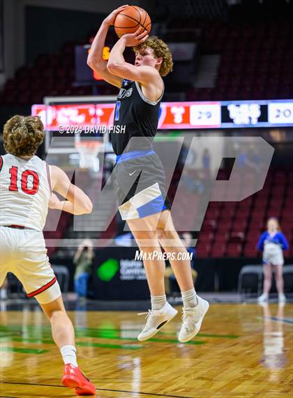 Thumbnail 2 in Owyhee vs. Timberline (IHSAA 5A District III Final) photogallery.