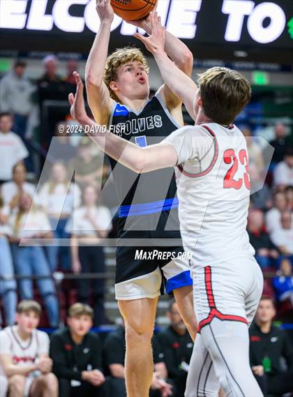Thumbnail 1 in Owyhee vs. Timberline (IHSAA 5A District III Final) photogallery.