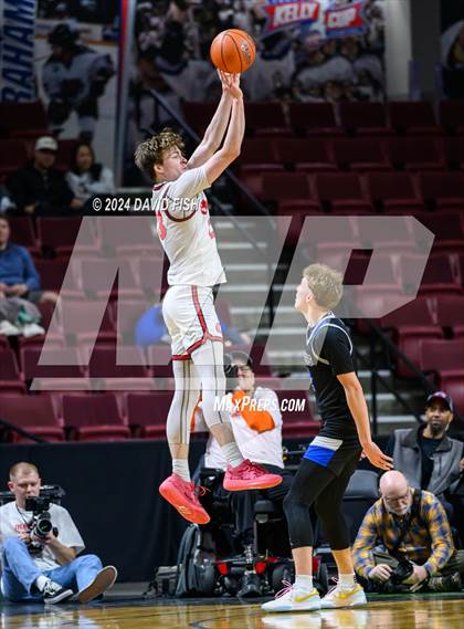 Thumbnail 3 in Owyhee vs. Timberline (IHSAA 5A District III Final) photogallery.
