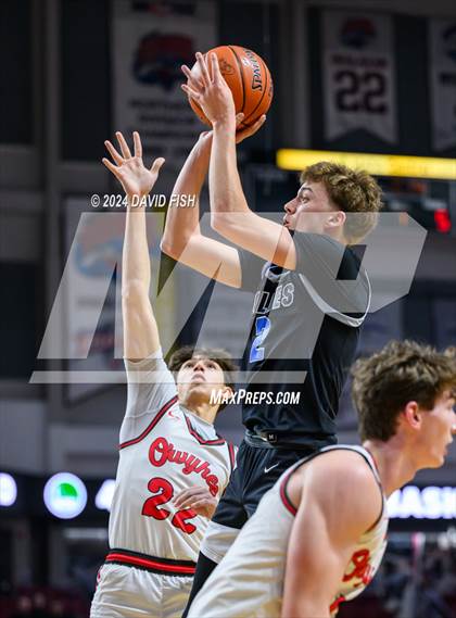 Thumbnail 2 in Owyhee vs. Timberline (IHSAA 5A District III Final) photogallery.