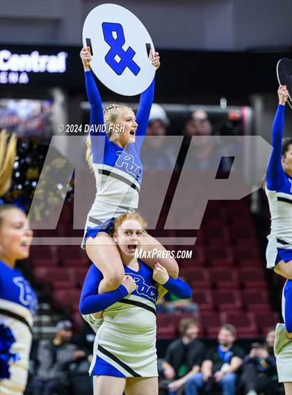 Thumbnail 3 in Owyhee vs. Timberline (IHSAA 5A District III Final) photogallery.