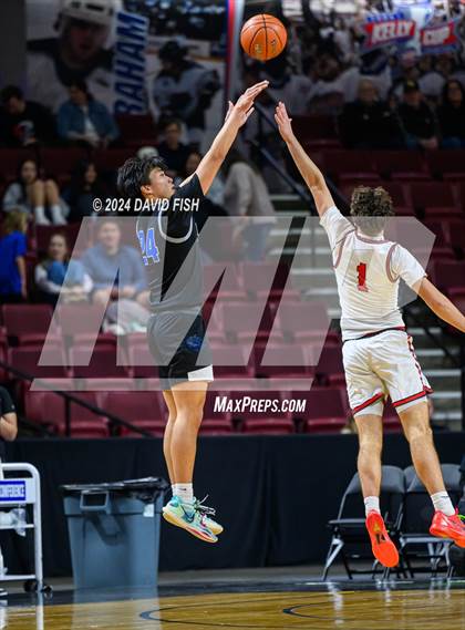 Thumbnail 2 in Owyhee vs. Timberline (IHSAA 5A District III Final) photogallery.
