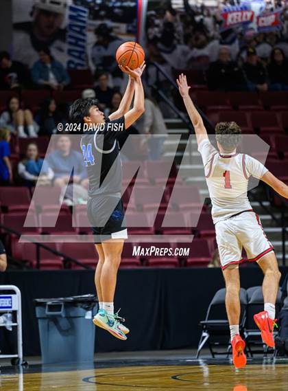 Thumbnail 1 in Owyhee vs. Timberline (IHSAA 5A District III Final) photogallery.