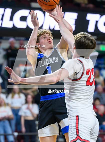 Thumbnail 2 in Owyhee vs. Timberline (IHSAA 5A District III Final) photogallery.