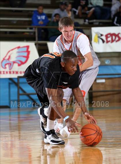 Thumbnail 3 in San Antonio Madison vs Putnam City (Texas-Oklahoma Shootout) photogallery.