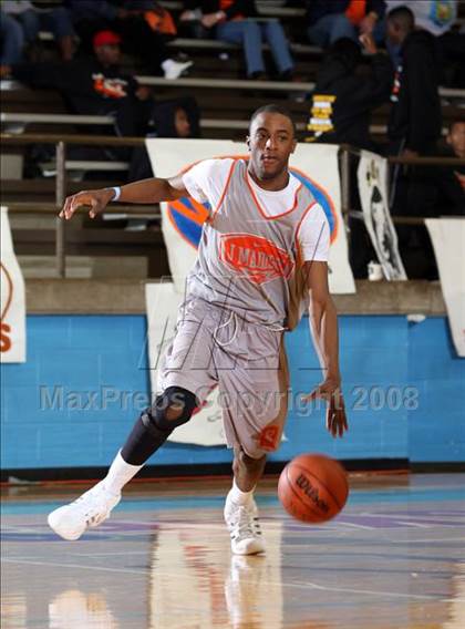 Thumbnail 2 in San Antonio Madison vs Putnam City (Texas-Oklahoma Shootout) photogallery.