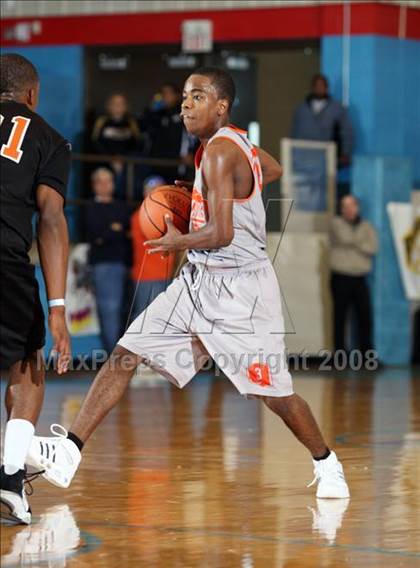 Thumbnail 3 in San Antonio Madison vs Putnam City (Texas-Oklahoma Shootout) photogallery.