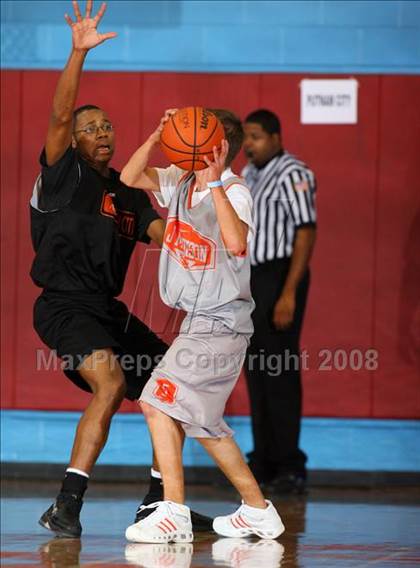 Thumbnail 2 in San Antonio Madison vs Putnam City (Texas-Oklahoma Shootout) photogallery.