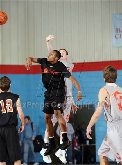 Thumbnail 1 in San Antonio Madison vs Putnam City (Texas-Oklahoma Shootout) photogallery.