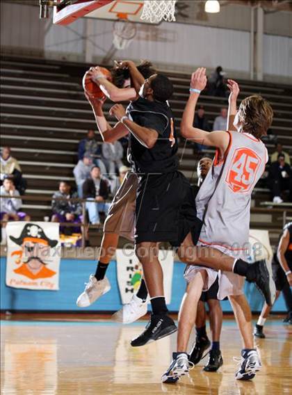 Thumbnail 2 in San Antonio Madison vs Putnam City (Texas-Oklahoma Shootout) photogallery.