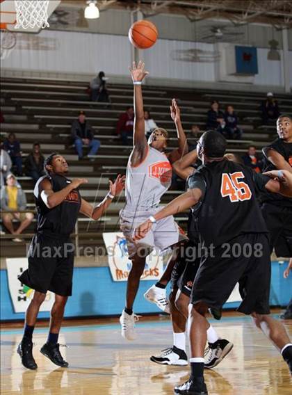 Thumbnail 1 in San Antonio Madison vs Putnam City (Texas-Oklahoma Shootout) photogallery.
