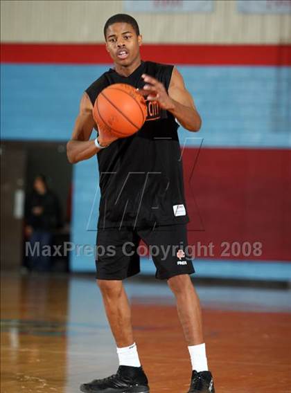 Thumbnail 2 in San Antonio Madison vs Putnam City (Texas-Oklahoma Shootout) photogallery.