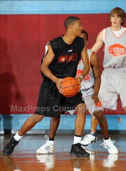 Thumbnail 1 in San Antonio Madison vs Putnam City (Texas-Oklahoma Shootout) photogallery.