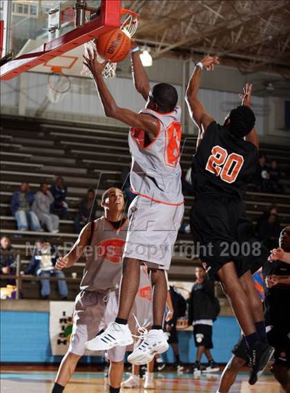 Thumbnail 2 in San Antonio Madison vs Putnam City (Texas-Oklahoma Shootout) photogallery.