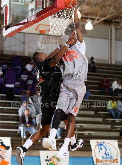 Thumbnail 3 in San Antonio Madison vs Putnam City (Texas-Oklahoma Shootout) photogallery.