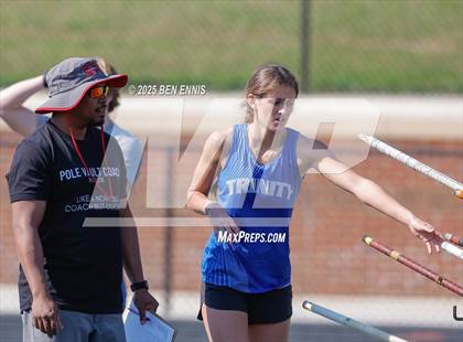 Thumbnail 1 in Middle Georgia Distance Carnival/Pole Vault Meet photogallery.
