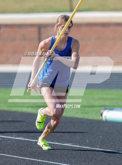 Thumbnail 2 in Middle Georgia Distance Carnival/Pole Vault Meet photogallery.