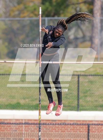 Thumbnail 1 in Middle Georgia Distance Carnival/Pole Vault Meet photogallery.