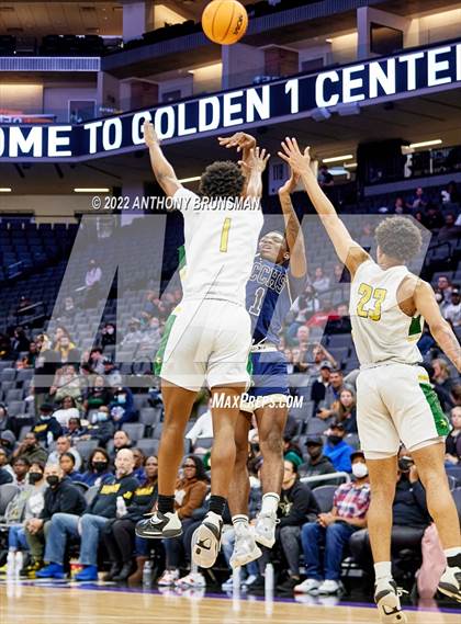 Thumbnail 2 in Central Catholic vs. Vanden (CIF SJS D3 Final) photogallery.