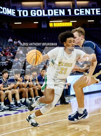 Thumbnail 1 in Central Catholic vs. Vanden (CIF SJS D3 Final) photogallery.
