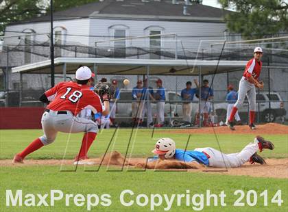 Thumbnail 2 in Archbishop Rummel vs. Belle Chase photogallery.