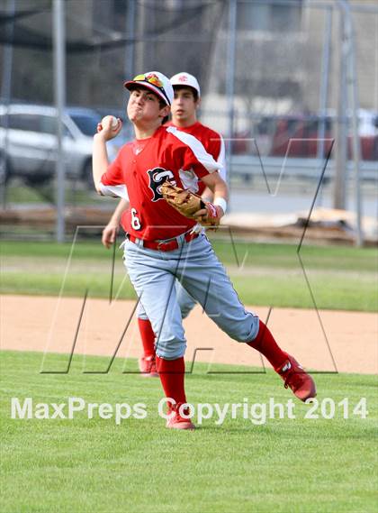 Thumbnail 3 in Archbishop Rummel vs. Belle Chase photogallery.