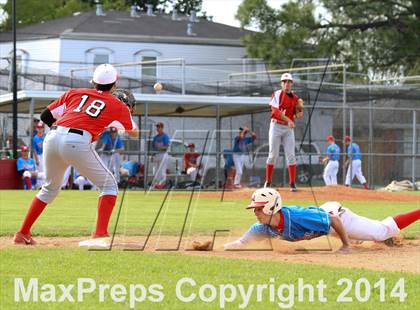 Thumbnail 3 in Archbishop Rummel vs. Belle Chase photogallery.