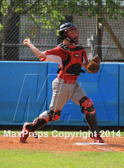 Thumbnail 2 in Archbishop Rummel vs. Belle Chase photogallery.