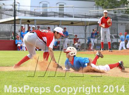 Thumbnail 2 in Archbishop Rummel vs. Belle Chase photogallery.