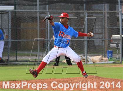 Thumbnail 2 in Archbishop Rummel vs. Belle Chase photogallery.