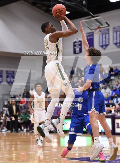 Thumbnail 2 in St. Vincent-St. Mary vs. Gilmour Academy (OHSAA D2 Regional Final) photogallery.