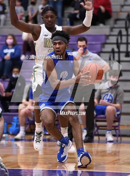 Thumbnail 3 in St. Vincent-St. Mary vs. Gilmour Academy (OHSAA D2 Regional Final) photogallery.