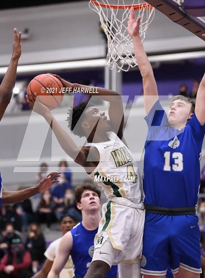 Thumbnail 3 in St. Vincent-St. Mary vs. Gilmour Academy (OHSAA D2 Regional Final) photogallery.