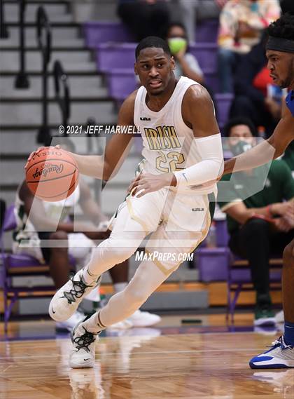 Thumbnail 3 in St. Vincent-St. Mary vs. Gilmour Academy (OHSAA D2 Regional Final) photogallery.