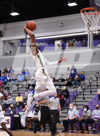 Thumbnail 2 in St. Vincent-St. Mary vs. Gilmour Academy (OHSAA D2 Regional Final) photogallery.