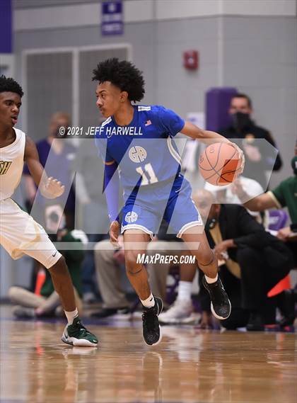 Thumbnail 2 in St. Vincent-St. Mary vs. Gilmour Academy (OHSAA D2 Regional Final) photogallery.