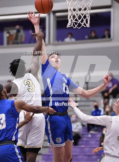 Thumbnail 3 in St. Vincent-St. Mary vs. Gilmour Academy (OHSAA D2 Regional Final) photogallery.