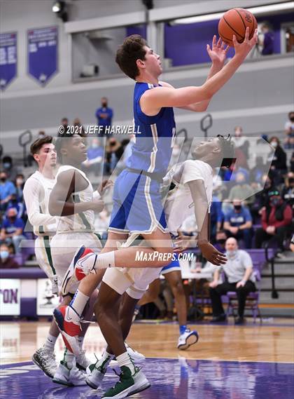 Thumbnail 3 in St. Vincent-St. Mary vs. Gilmour Academy (OHSAA D2 Regional Final) photogallery.