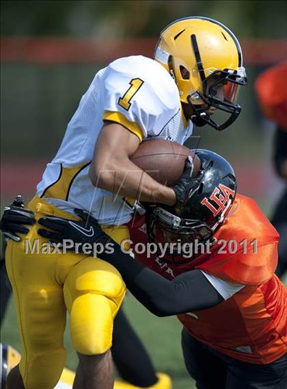 Thumbnail 1 in Lake Forest Academy vs. St. Laurence photogallery.