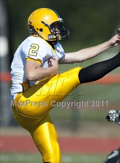 Thumbnail 3 in Lake Forest Academy vs. St. Laurence photogallery.