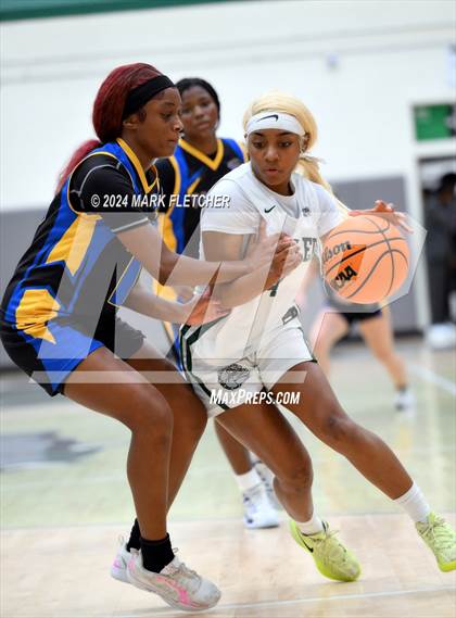 Thumbnail 2 in Flagler Palm Coast vs Palatka (Flagler Palm Coast Bulldog Holiday Classic) photogallery.